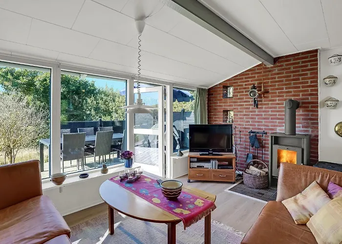 3 Bedroom Lovely In Semesterbostad *